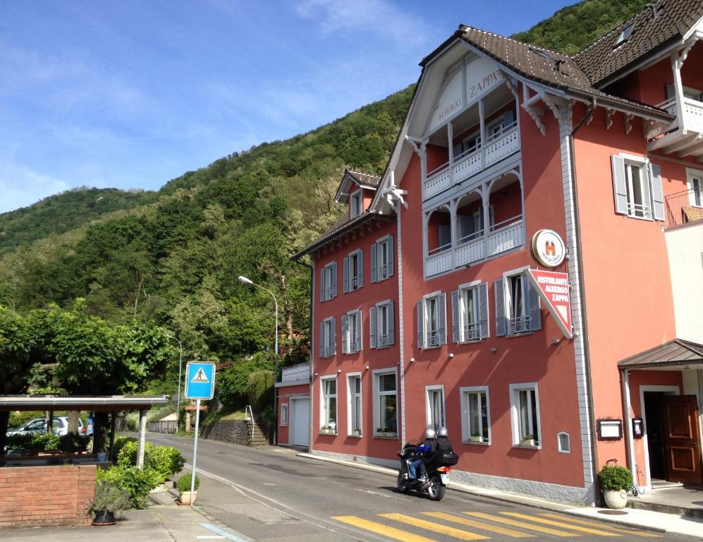 Albergo Ristorante Pizzeria Zappa Serpiano Exterior photo